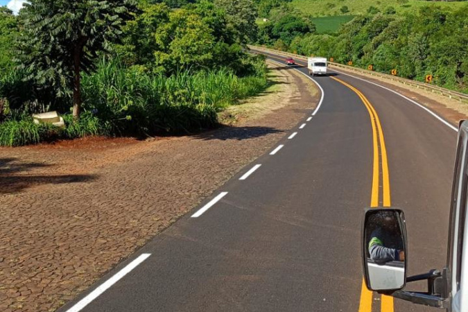 Rodovia de Rio Bonito do Iguaçu recebe serviços de conservação do pavimento