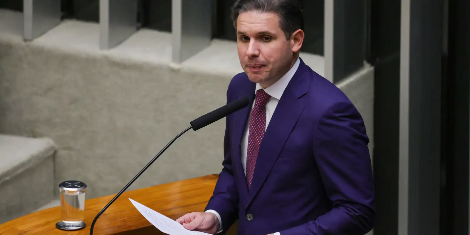 Motta promete avançar sobre escala 6×1 e trabalho por aplicativos