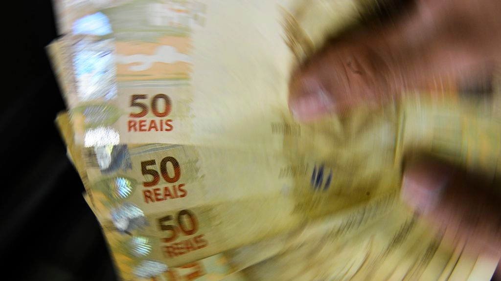 IPCA-15 vai a 0,84% em fevereiro com aumento de mensalidades e transportes