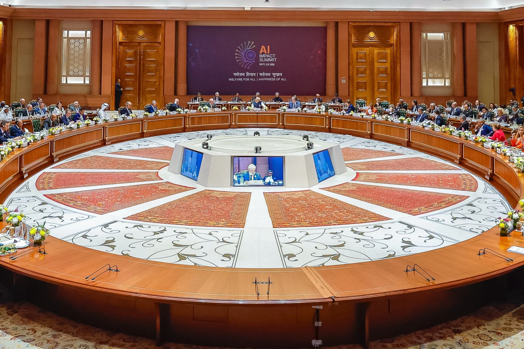 Em fórum internacional, Lula ataca, diz que redes ‘não têm muito de social’ e pede controle