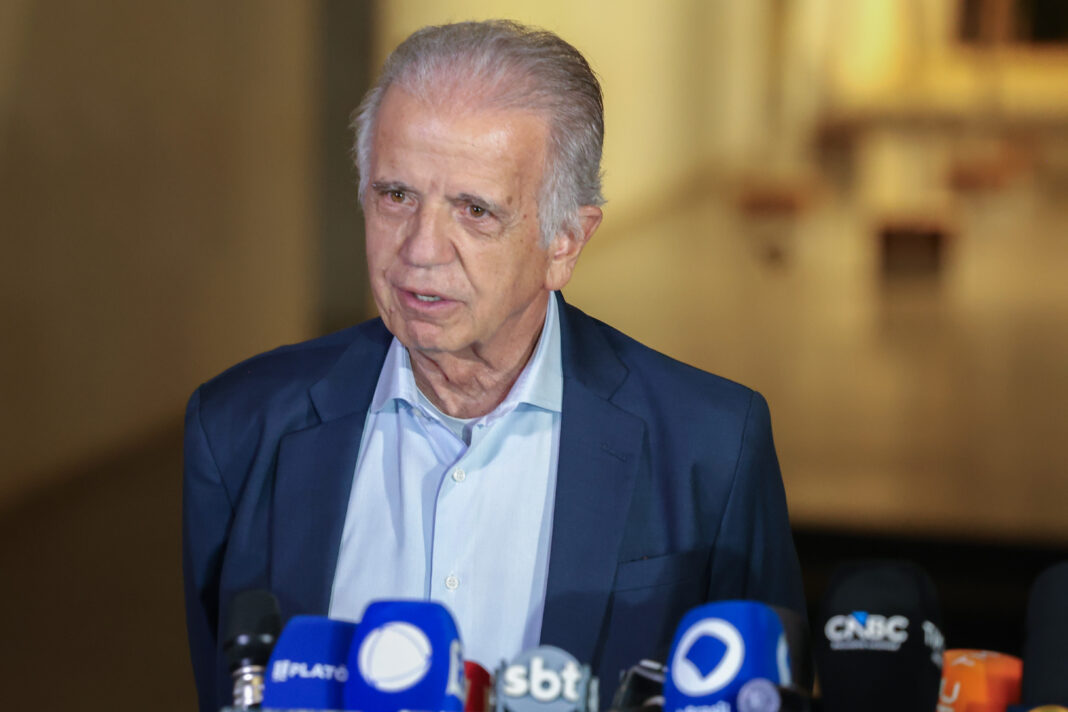 Múcio cobra mais gastos do Brasil em defesa em meio a guerras