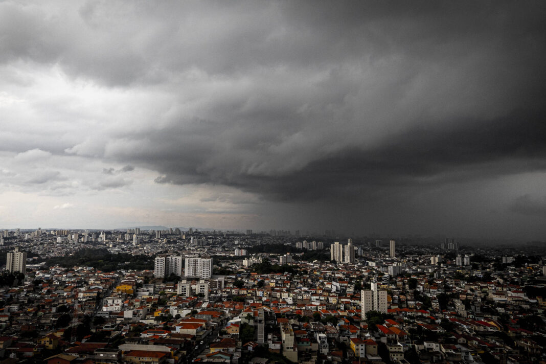 Homem morre após ser arrastado por enxurrada em Sorocaba – 08/03/2026 – Cotidiano
