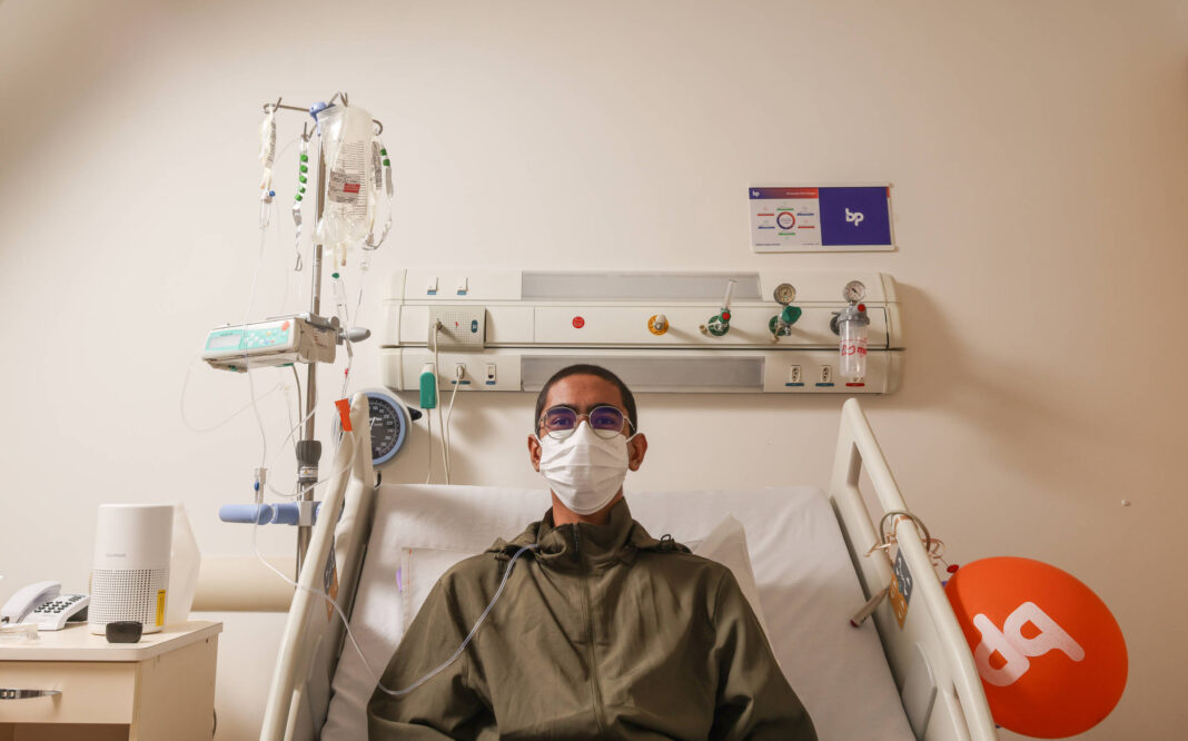 Jovem com doença rara passa em medicina em 3 universidades – 01/03/2026 – Equilíbrio e Saúde