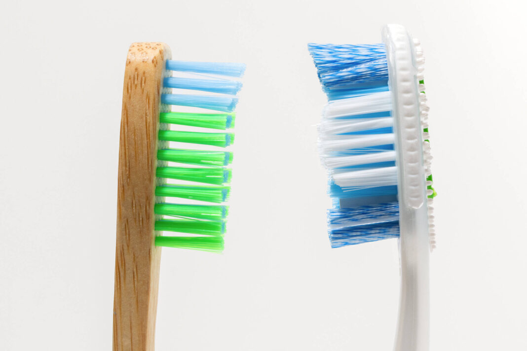 Devo me preocupar com o microplástico da escova de dentes? – 02/03/2026 – Equilíbrio