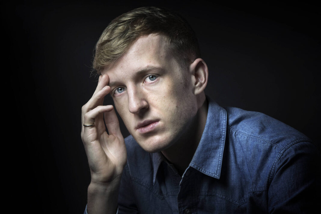 Édouard Louis diz que literatura virou espaço autoritário – 01/03/2026 – Ilustrada