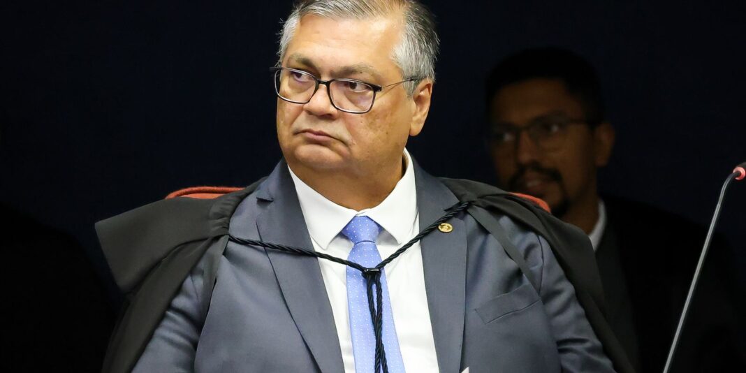 Dino afasta prefeito e vice de Macapá por suspeita de desvio de verba