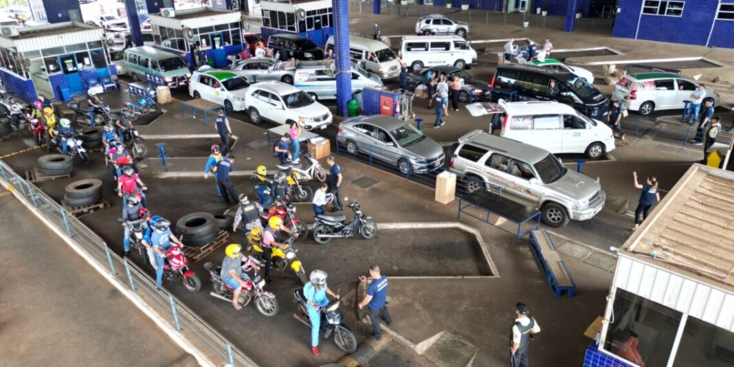 Receita integra controle de cota de US$ 500 em Foz do Iguaçu