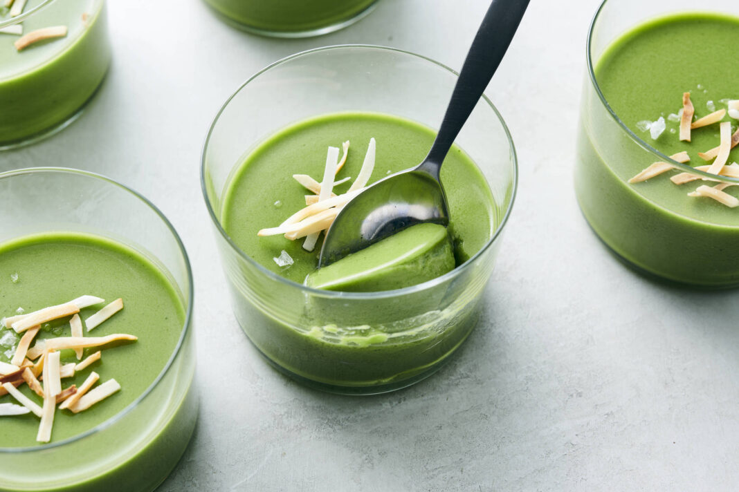 Receita de pudim de matchá tem coco e serve de sobremesa – 03/03/2026 – Comida