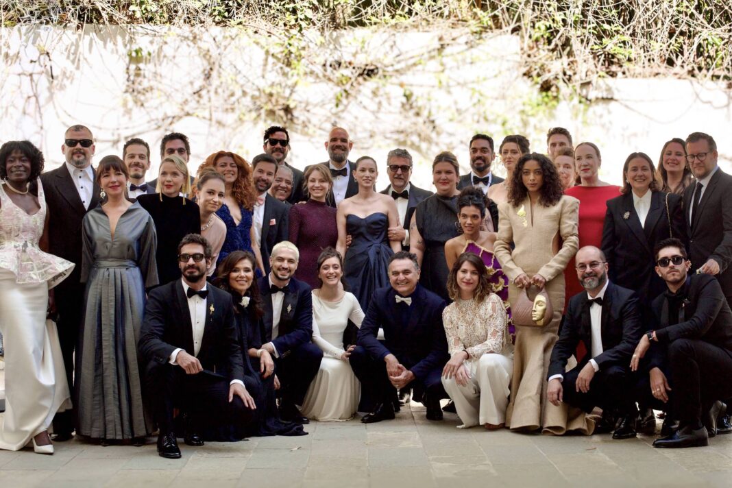 Equipe de ‘O Agente Secreto’ posa para foto histórica – 15/03/2026 – Celebridades