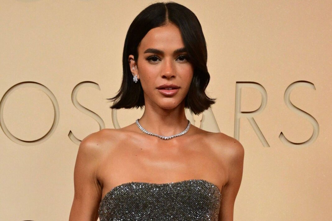 Bruna Marquezine surge com vestido da Gucci no Oscar – 15/03/2026 – Celebridades