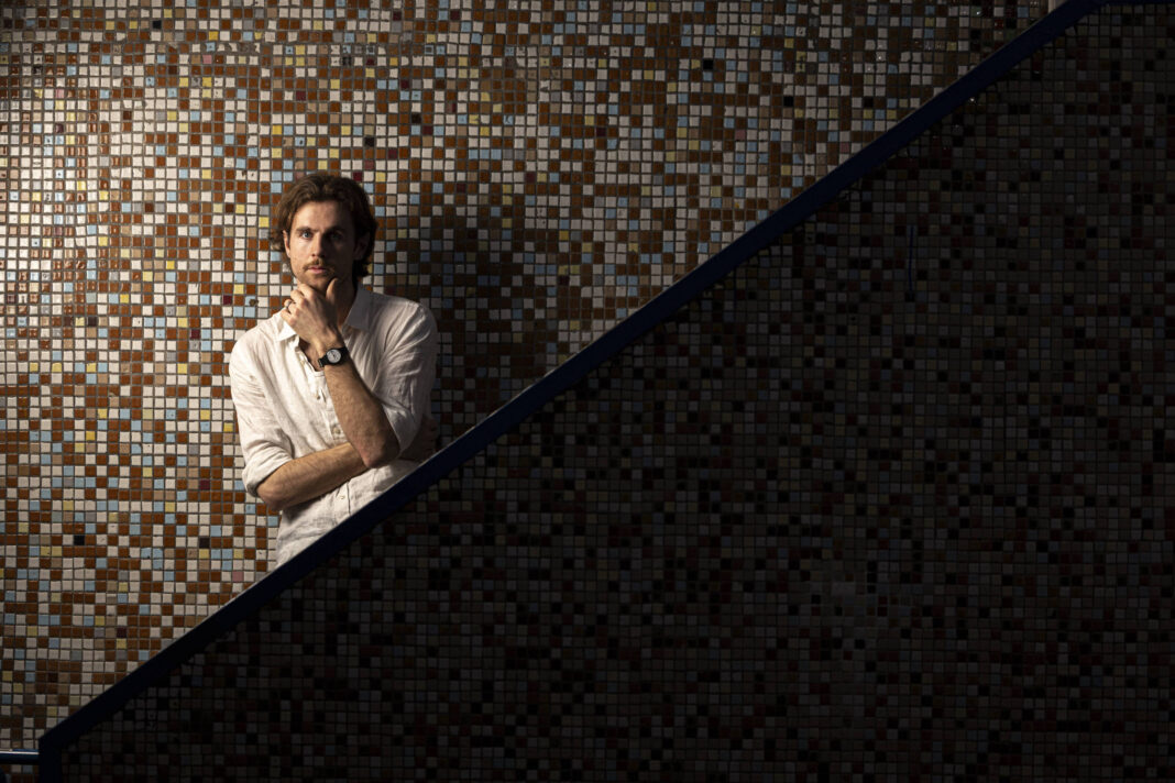 Celular é máquina de US$ 15 tri te espionando, diz autor – 09/03/2026 – Tec