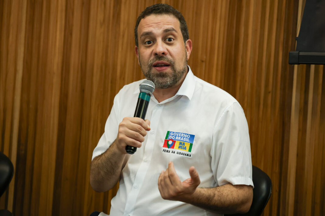 Boulos diz que “não recua” após notificação extrajudicial da Uber