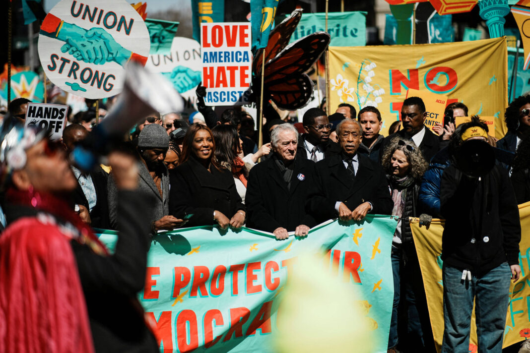 Robert De Niro protesta contra Trump e chama presidente de 'ameaça existencial'
