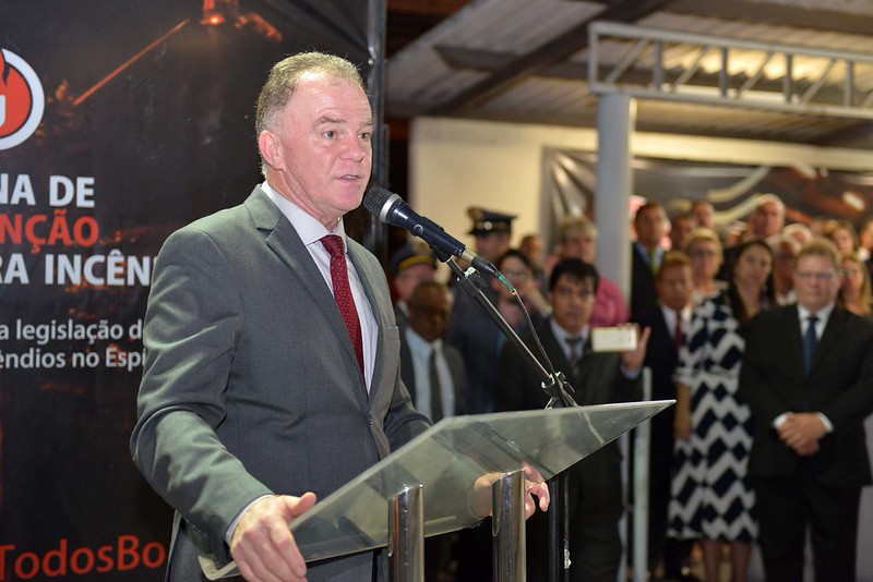 Casagrande renuncia ao governo do ES para disputar Senado