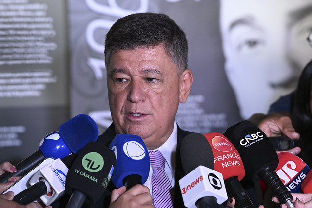 Viana critica governo e cobra prorrogação da CPMI do INSS