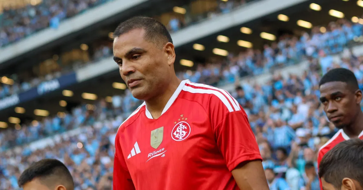 Mercado comenta arbitragem após vice diante do Grêmio: “Fomos roubados”