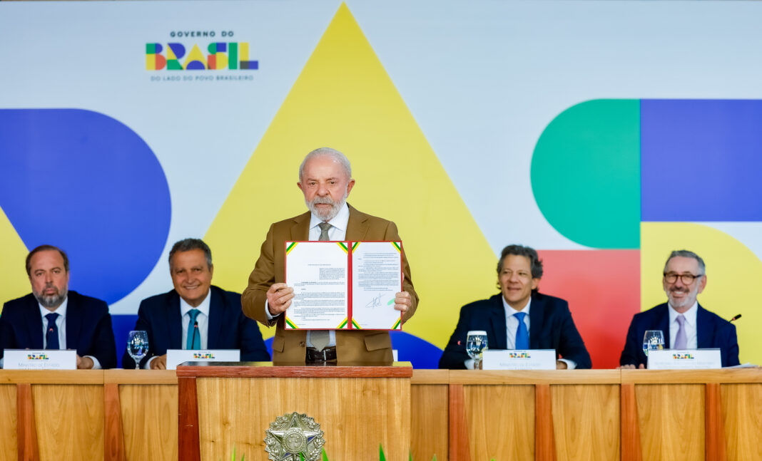 Governo obriga postos a informar subvenção em preço do diesel