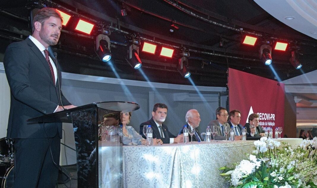 Carlos Tavarnaro assume presidência do Secovi-PR