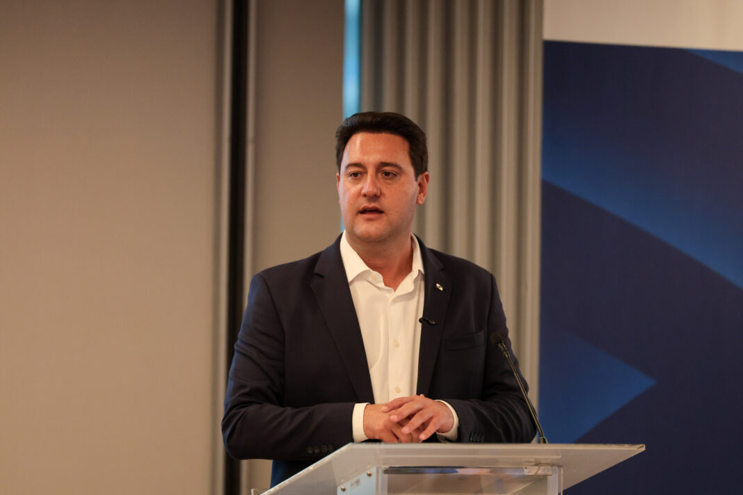 “Me apresento como candidato da direita”, diz Ratinho Junior