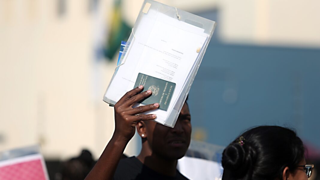 Desemprego fica em 5,8% em fevereiro, com 6,2 milhões em busca de trabalho