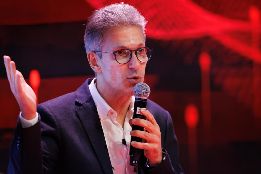 Zema entra com pedido de impeachment de Moraes no Congresso