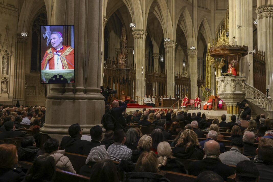 Conversões ao catolicismo crescem nos EUA, puxadas por adultos jovens