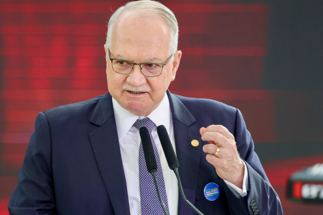 Em meio à crise, Fachin defende “humildade institucional” do STF