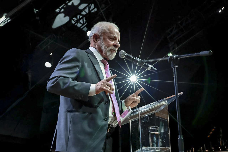 Lula erra ao falar de jornada de 12 horas na Argentina