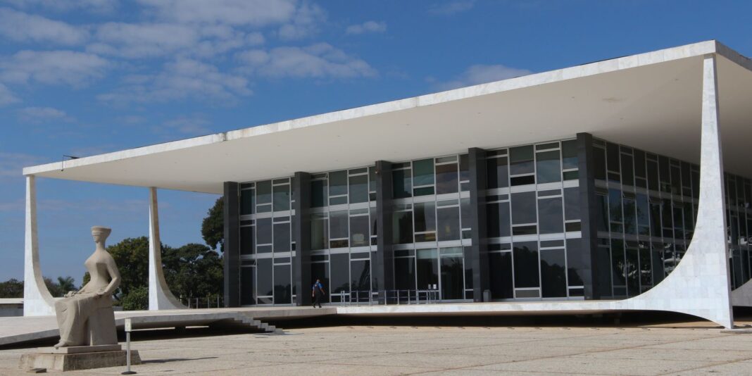 STF tem dois votos para negar novamente prisão domiciliar de Bolsonaro