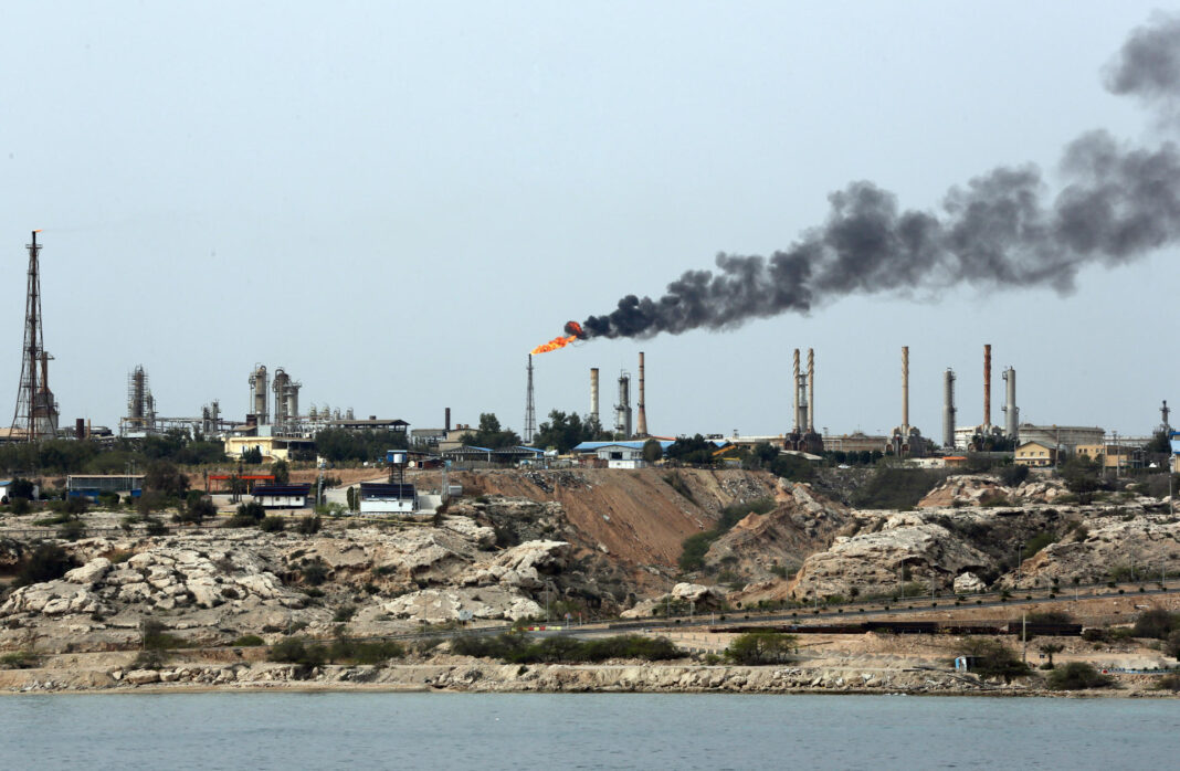 Trump diz que gostaria de “tomar” o petróleo do Irã