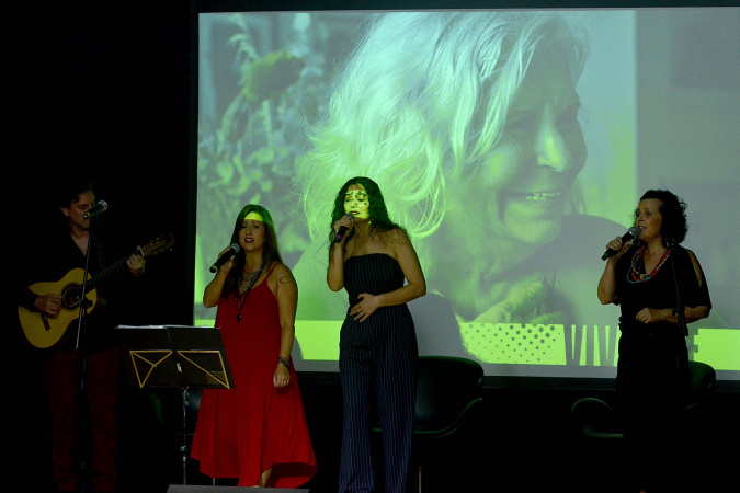 Alice Ruiz recebe homenagens de diversos artistas da cena cultural na Biblioteca Pública
