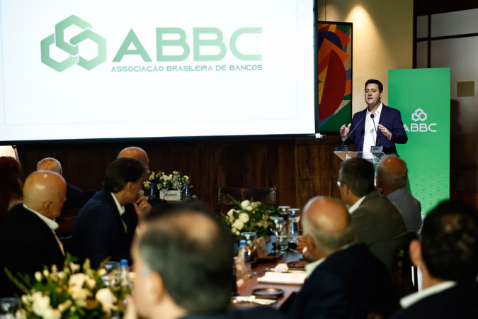 Ratinho Junior apresenta Paraná a empresários em evento da Associação Brasileira de Bancos