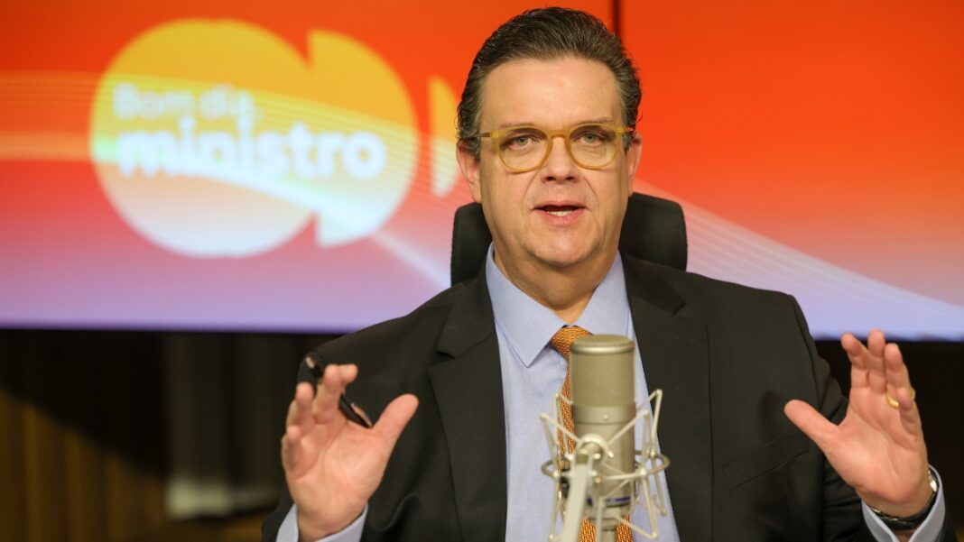 Ministro se isenta de responsabilidade sobre rombo da Previdência Social