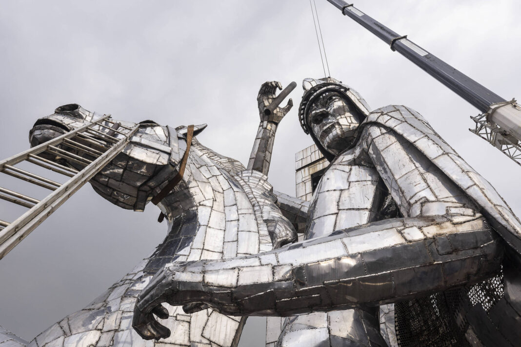 São Jorge gigante é instalado na Neo Química Arena – 01/04/2026 – Cotidiano