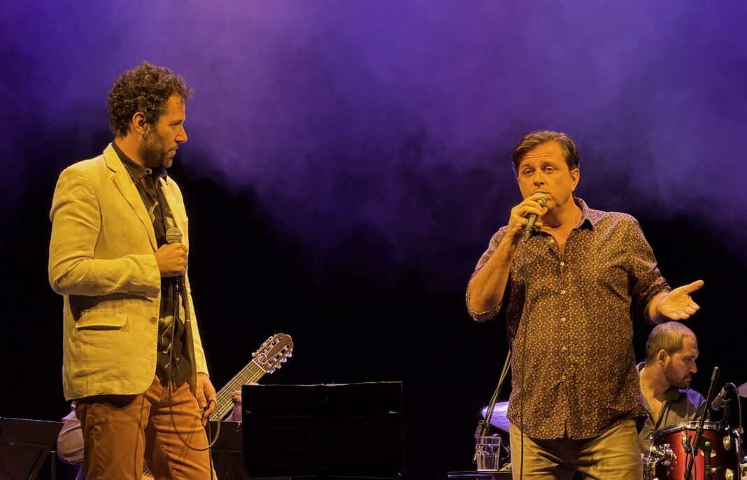 Alfredo Del-Penho e Pedro Paulo Malta formam uma dupla do ‘telecoteco’ na cena graciosa do show ‘Bicudos dois’