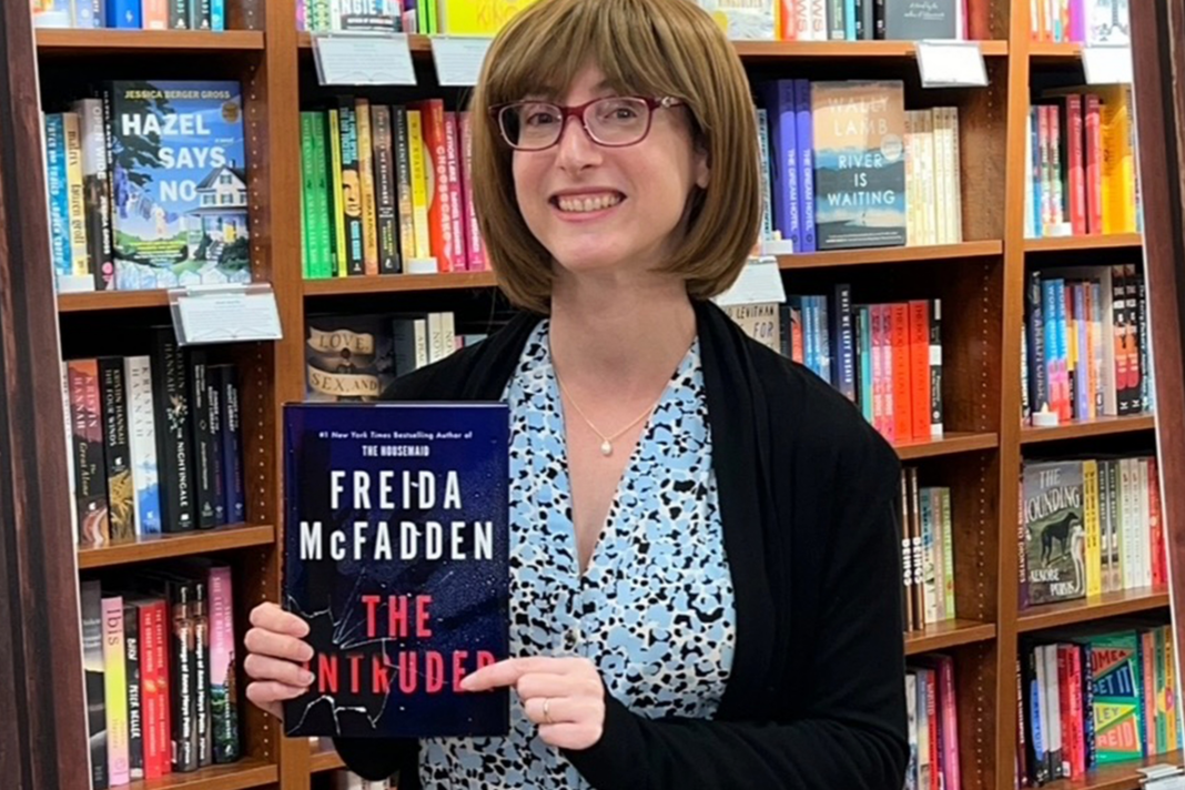 Freida McFadden, autora de 'A empregada', revela sua verdadeira identidade: 'Cansada de ter que manter isso em segredo'