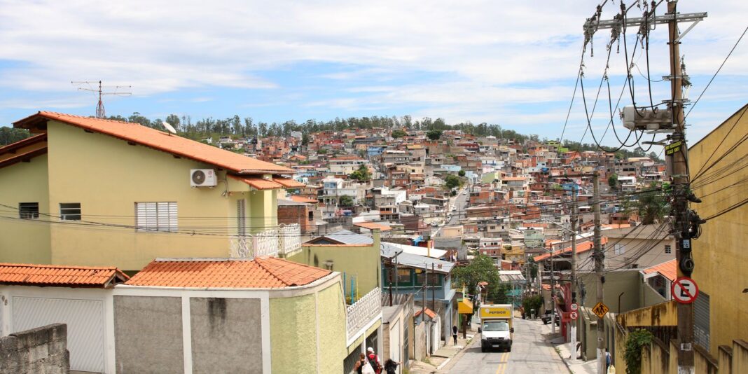 Moradores de Perus, em SP, acusam fraude em audiência pública
